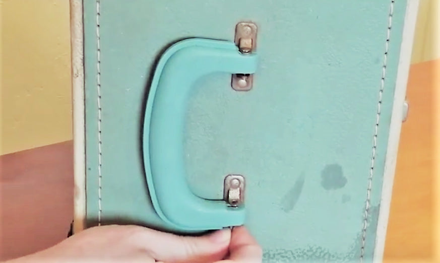 How to Replace the Green Case Handle for a White Featherweight