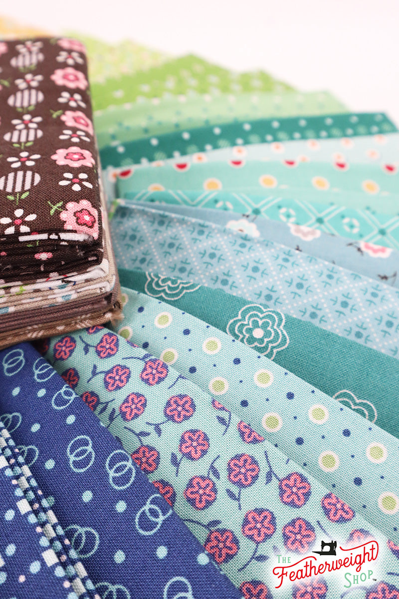 Fabric, BEE DOTS by Lori Holt - FAT QUARTER BUNDLE