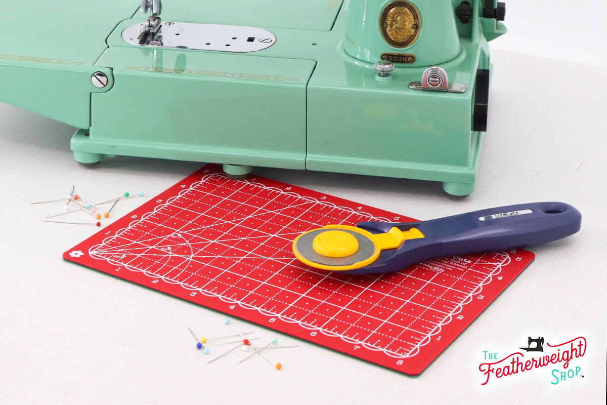 Cutting Mat, MINI 5" x 8" Lori Holt Reversible (RED & GREEN)