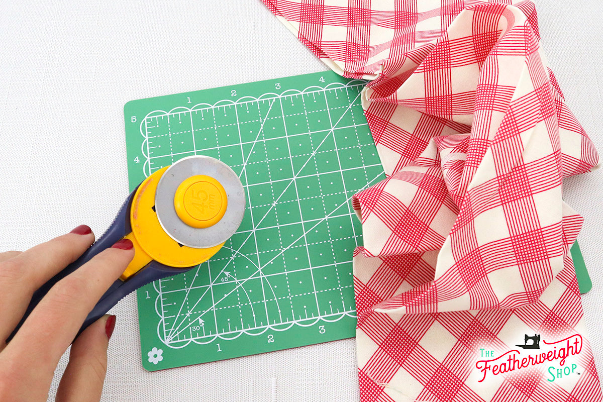 Cutting Mat, MINI 5" x 8" Lori Holt Reversible (RED & GREEN)