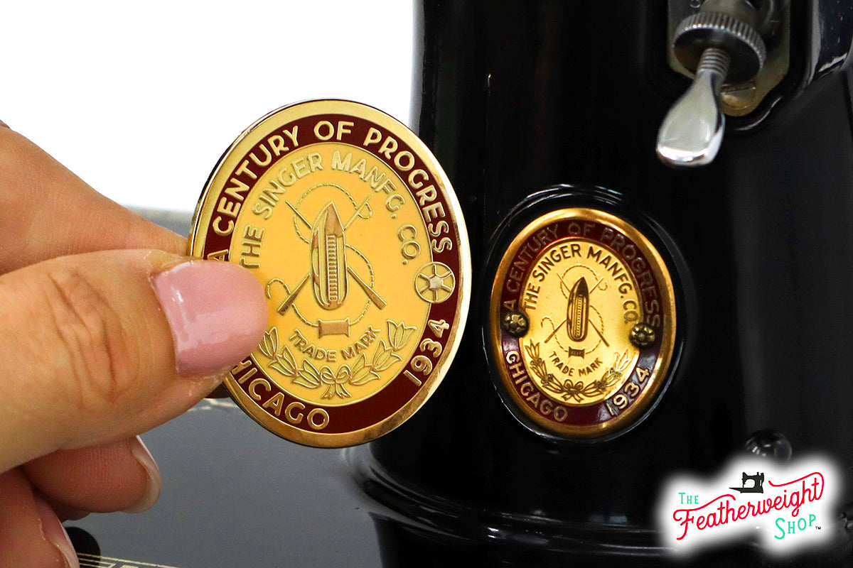 Needle Minder, PIN PAL - CHICAGO Featherweight Badge - 1934 World's Fair Debut