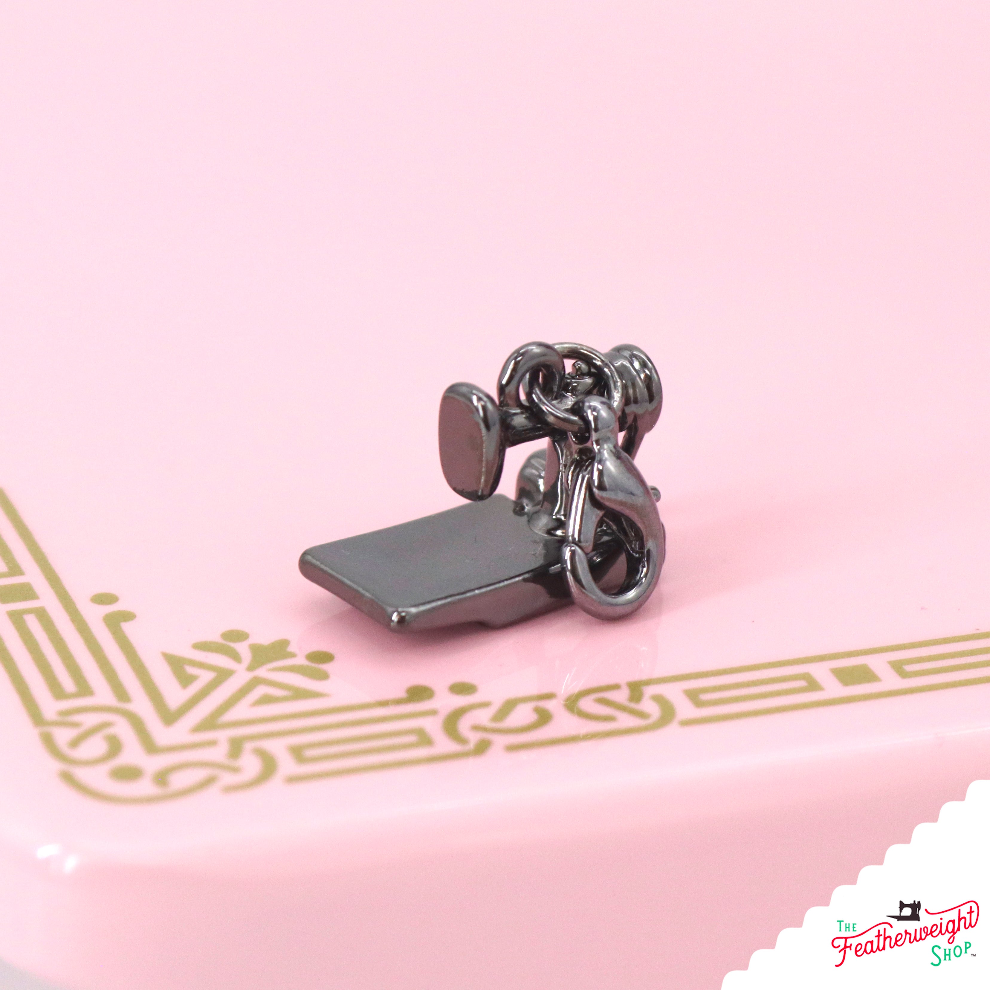 Zipper Pull & Charm, Singer Featherweight