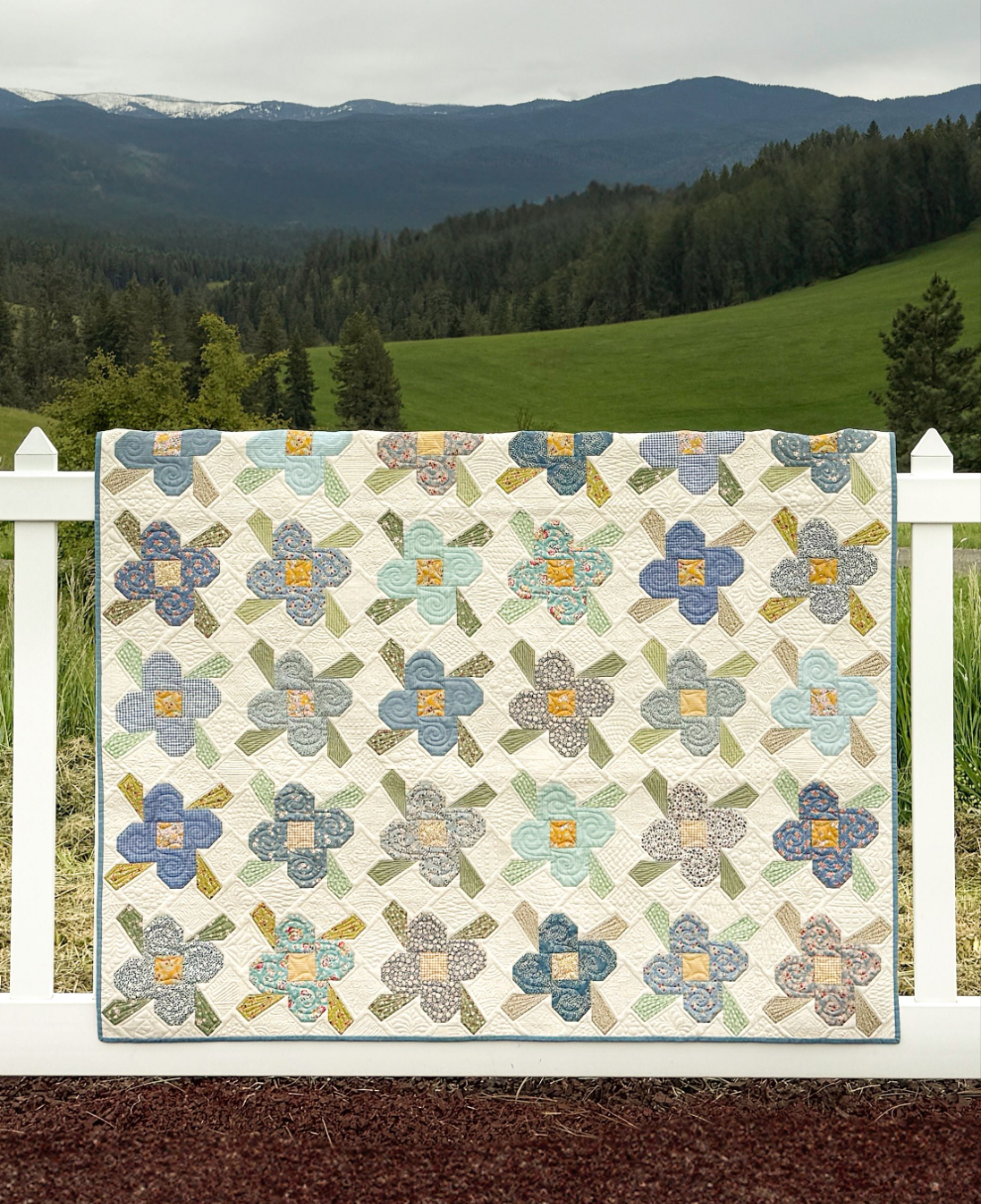 Quilt Kit, Laser Pre-cut - Forget-Me-Not Scrapflower Alaska Quilt Kit