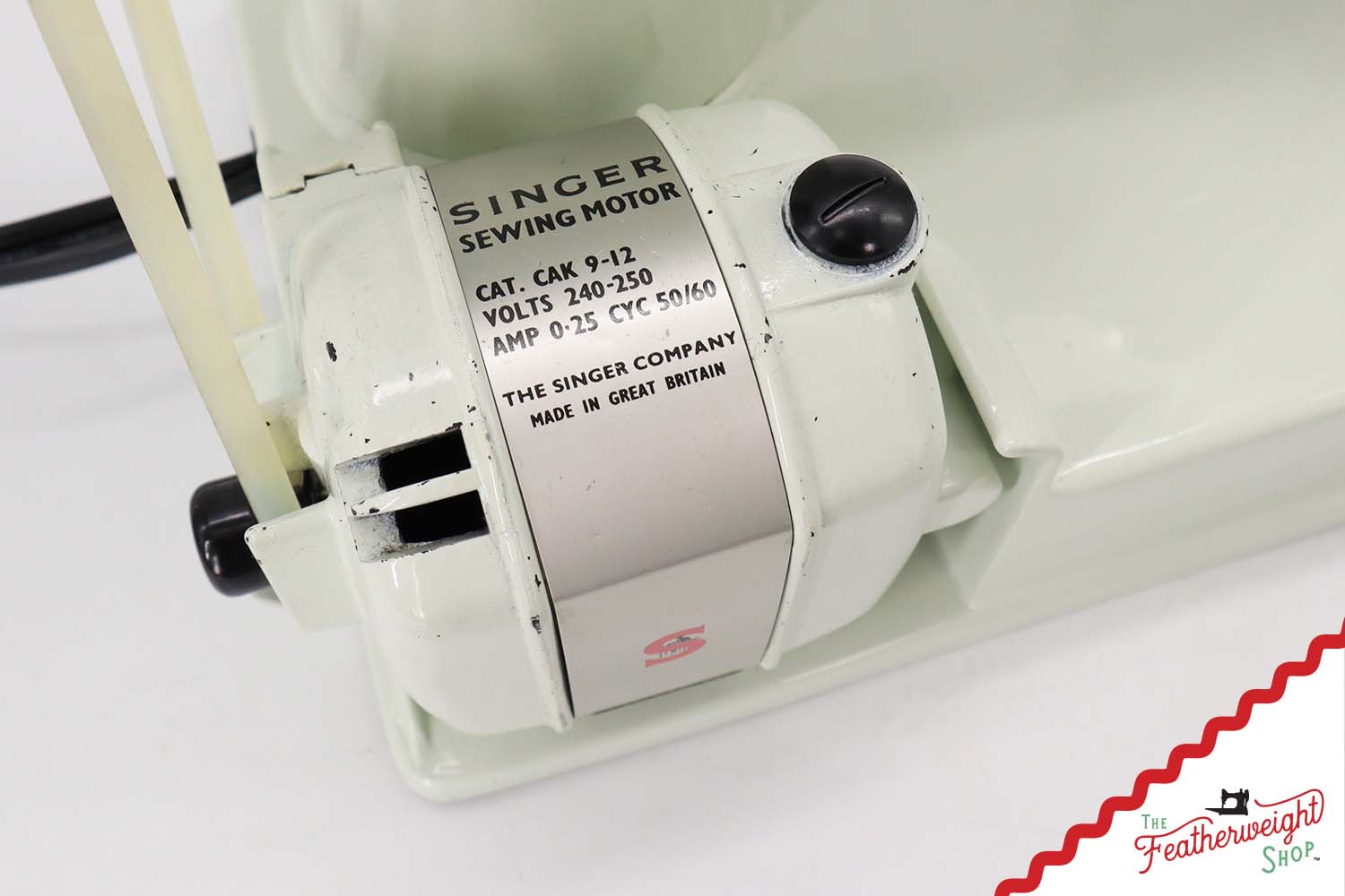 Singer Featherweight 221K Sewing Machine, WHITE FA22365* - RARE Case!