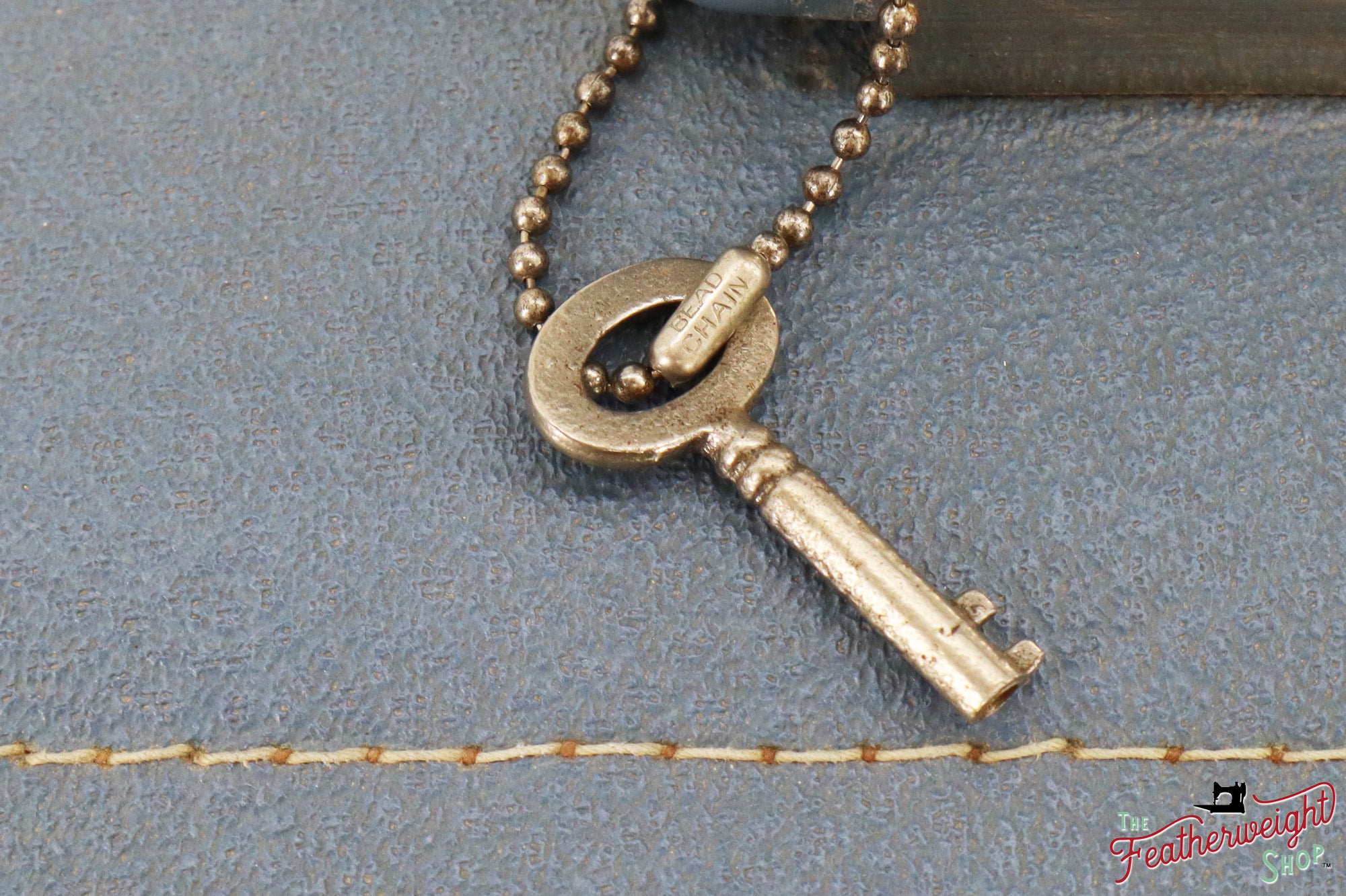 Singer Featherweight 221K Sewing Machine, WHITE EY853*** - RARE Case!