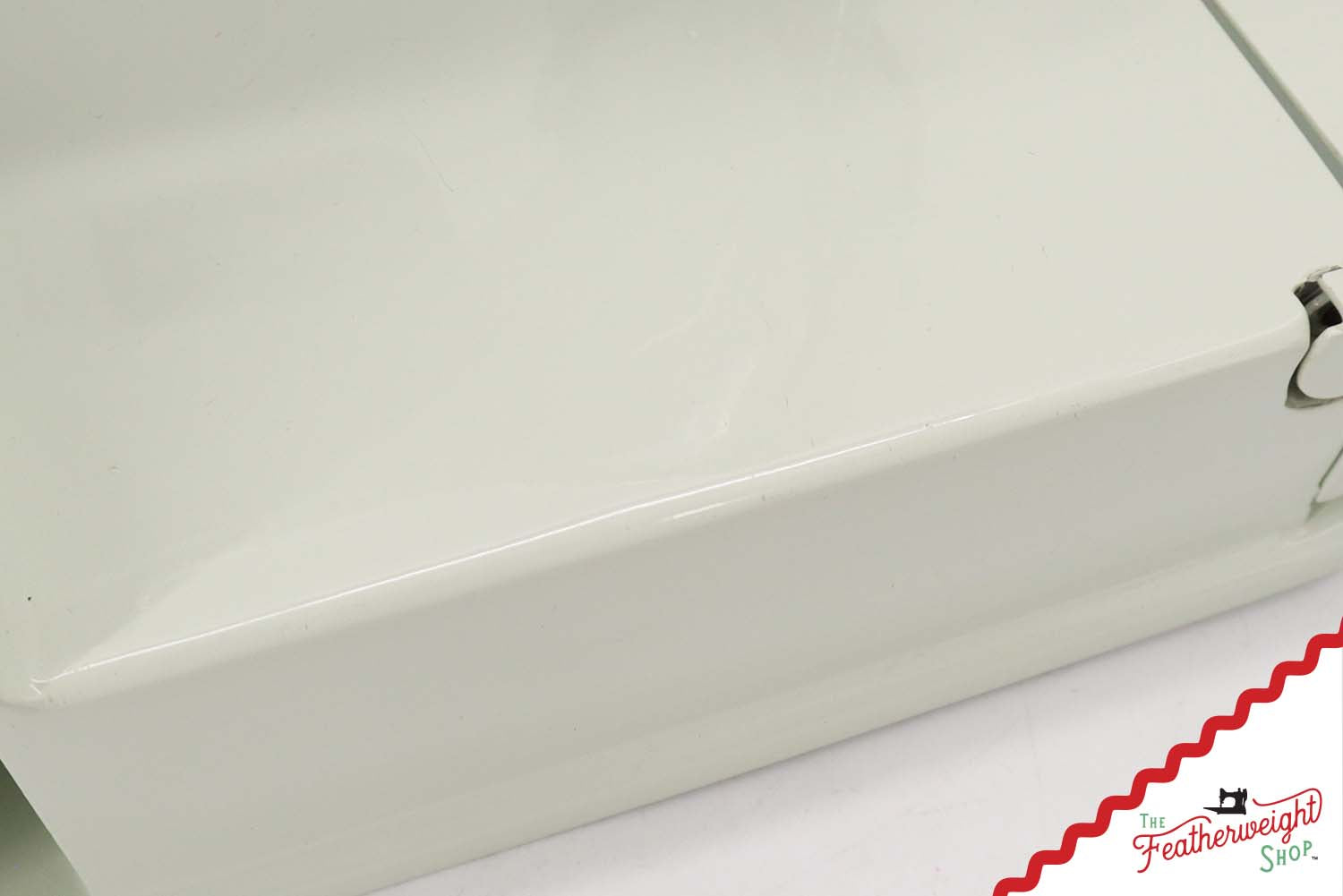 Singer Featherweight 221K Sewing Machine, WHITE FA22365* - RARE Case!