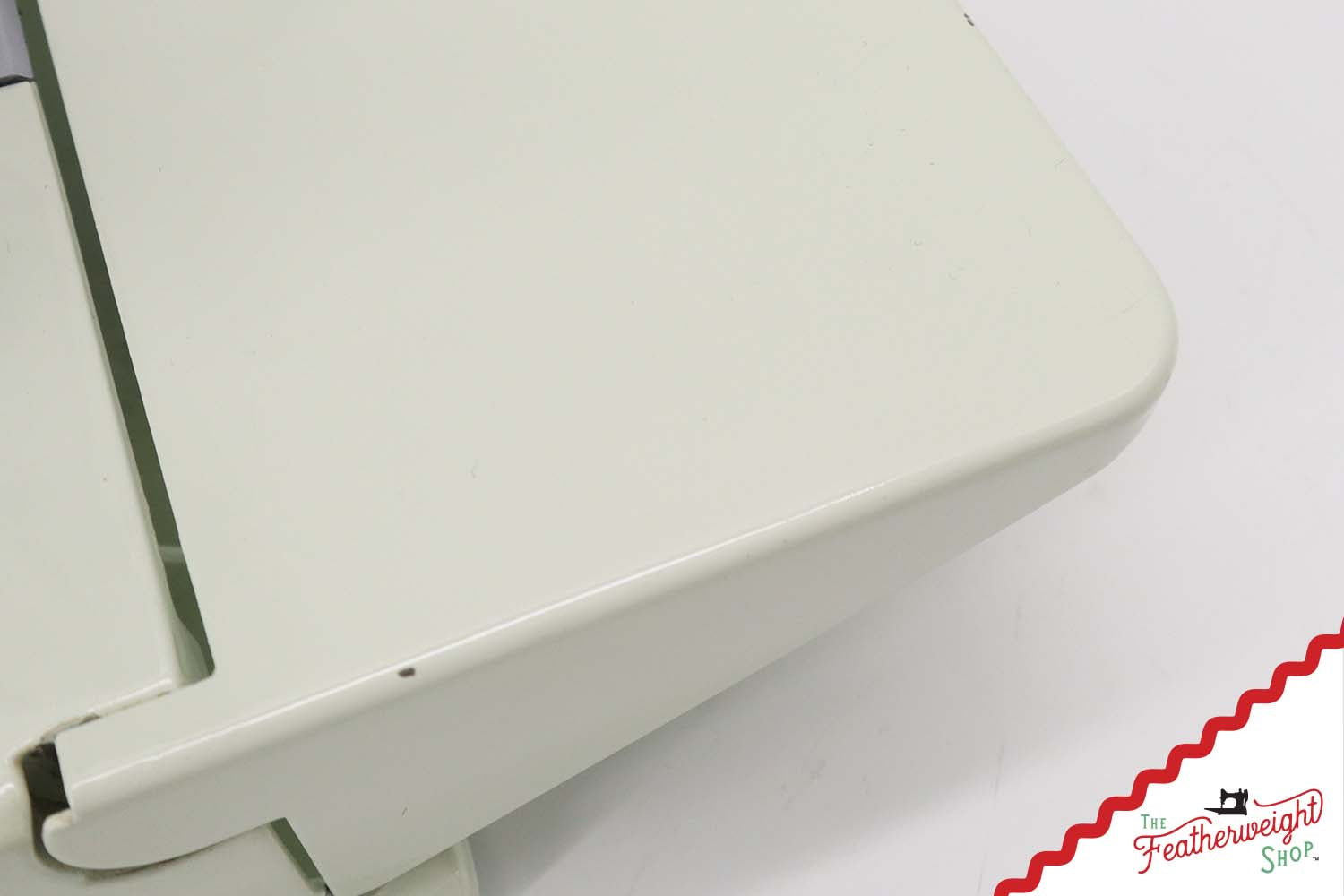 Singer Featherweight 221K Sewing Machine, WHITE FA22365* - RARE Case!