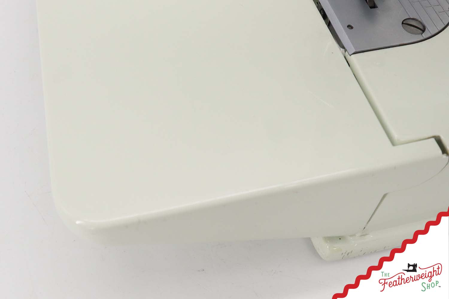 Singer Featherweight 221K Sewing Machine, WHITE FA22365* - RARE Case!