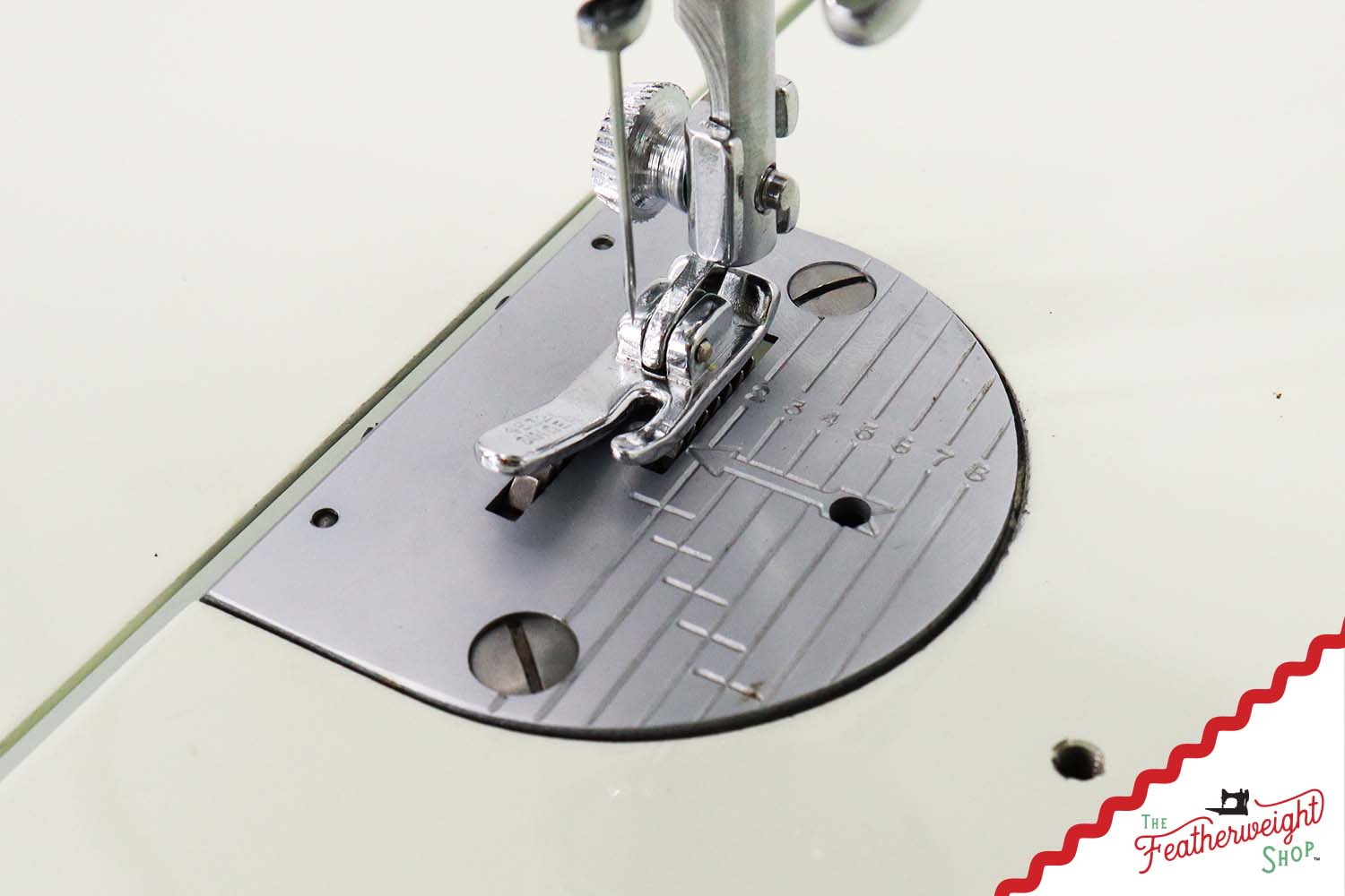 Singer Featherweight 221K Sewing Machine, WHITE FA22365* - RARE Case!