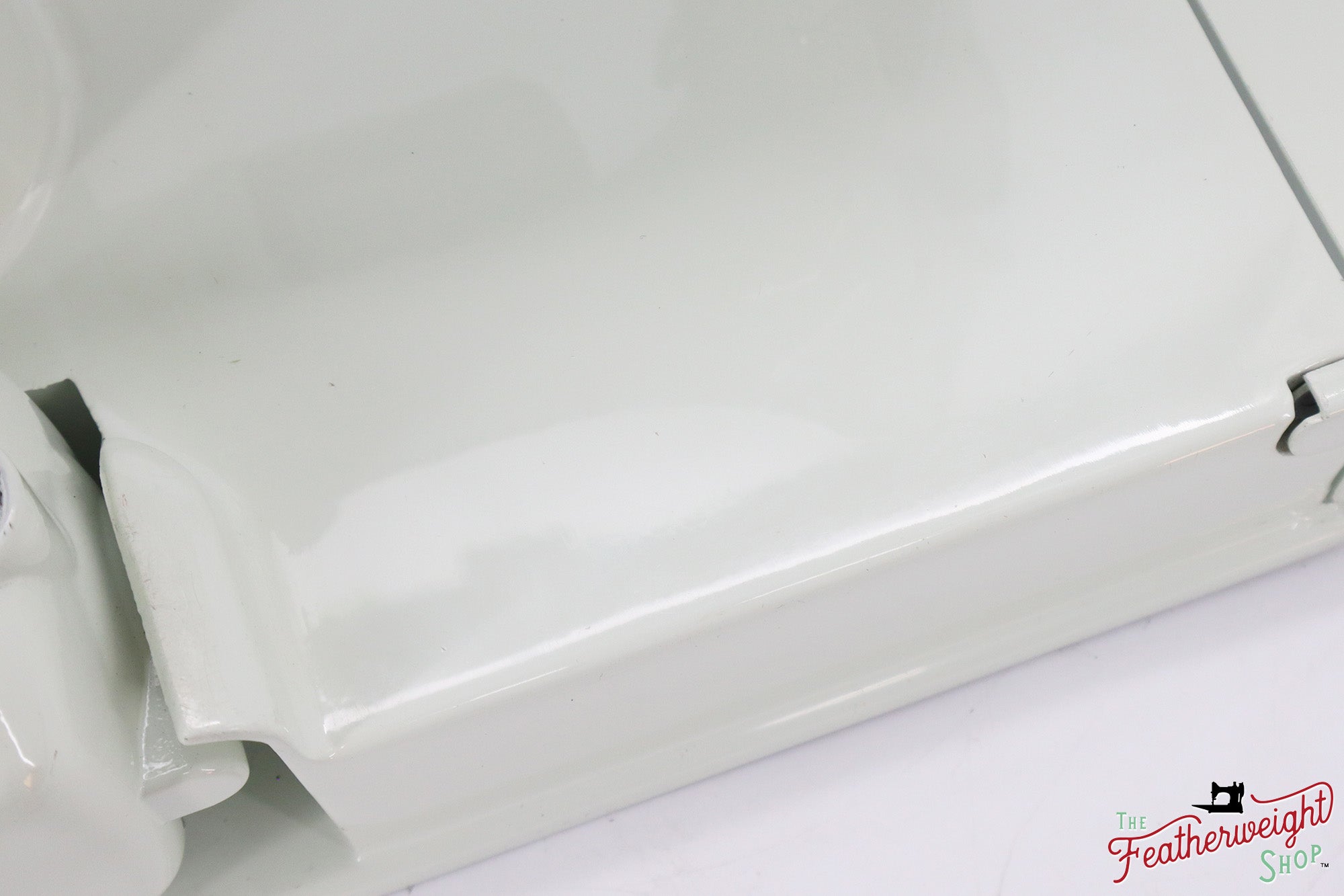 Singer Featherweight 221K Sewing Machine, WHITE EY853*** - RARE Case!