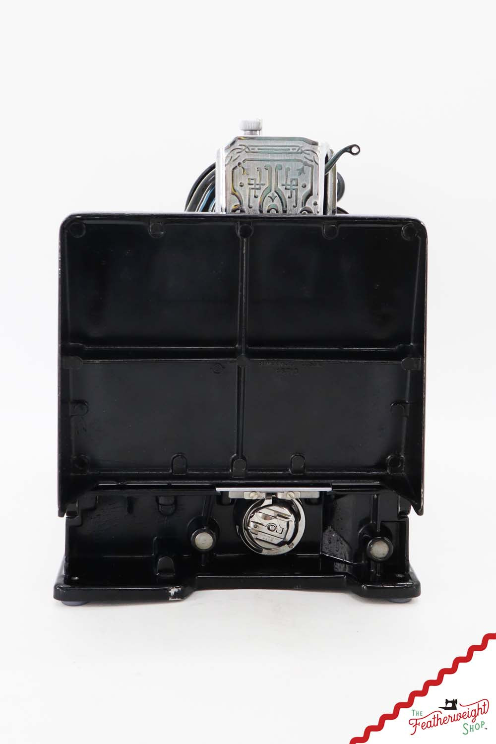 Singer Featherweight 221 Sewing Machine, AH222*** - 1947