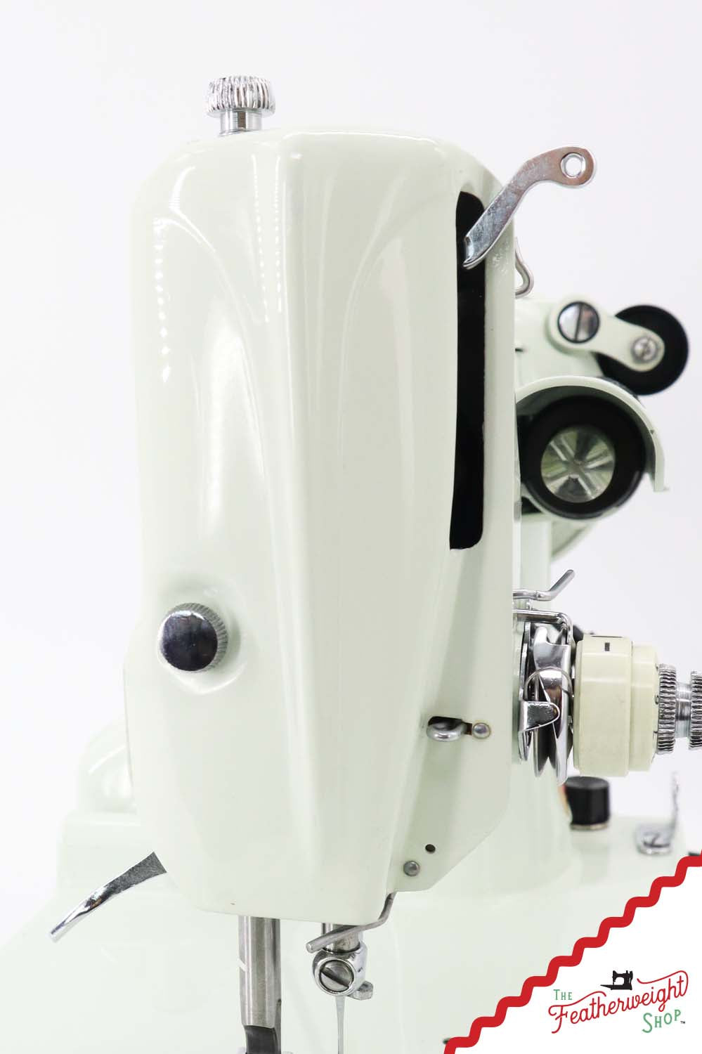 Singer Featherweight 221K Sewing Machine, WHITE - EV943***