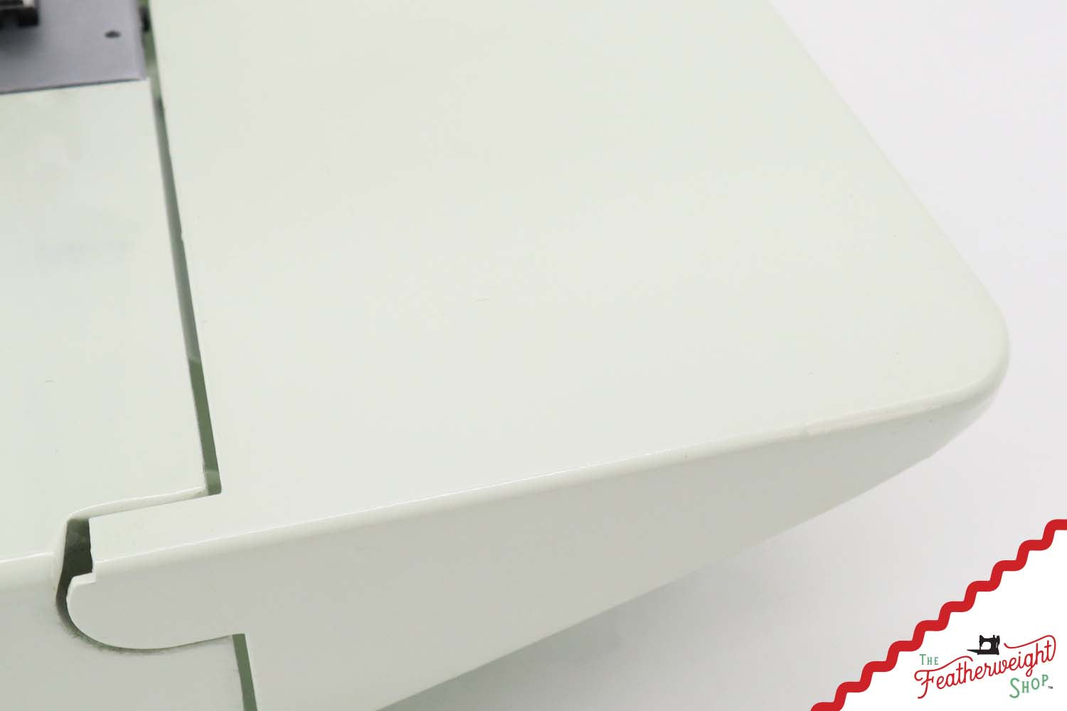 Singer Featherweight 221K Sewing Machine, WHITE - EV943***