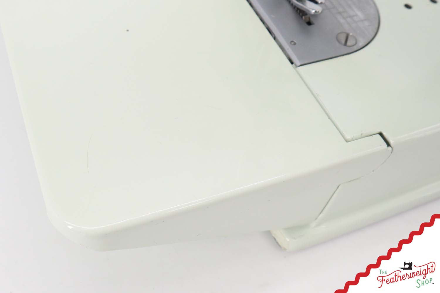 Singer Featherweight 221K Sewing Machine, WHITE - EV943***