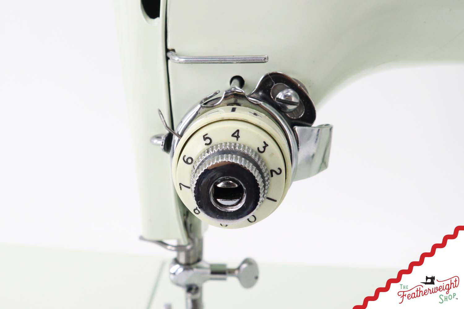 Singer Featherweight 221K Sewing Machine, WHITE - EV943***