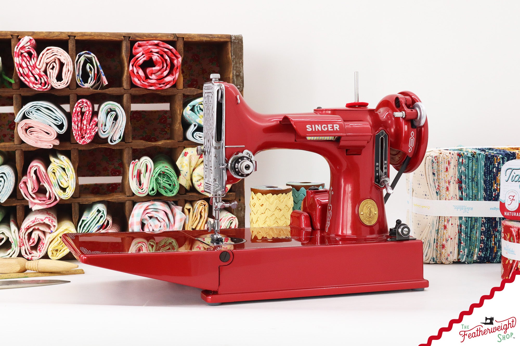 Singer Featherweight 221 AG823*** - Fully Restored in Cany Apple Red