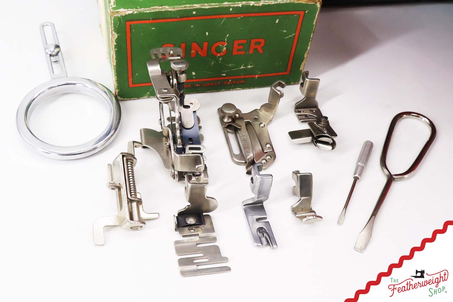 Singer Featherweight 222K - EP1310** - Fully Restored in Candy Apple Red