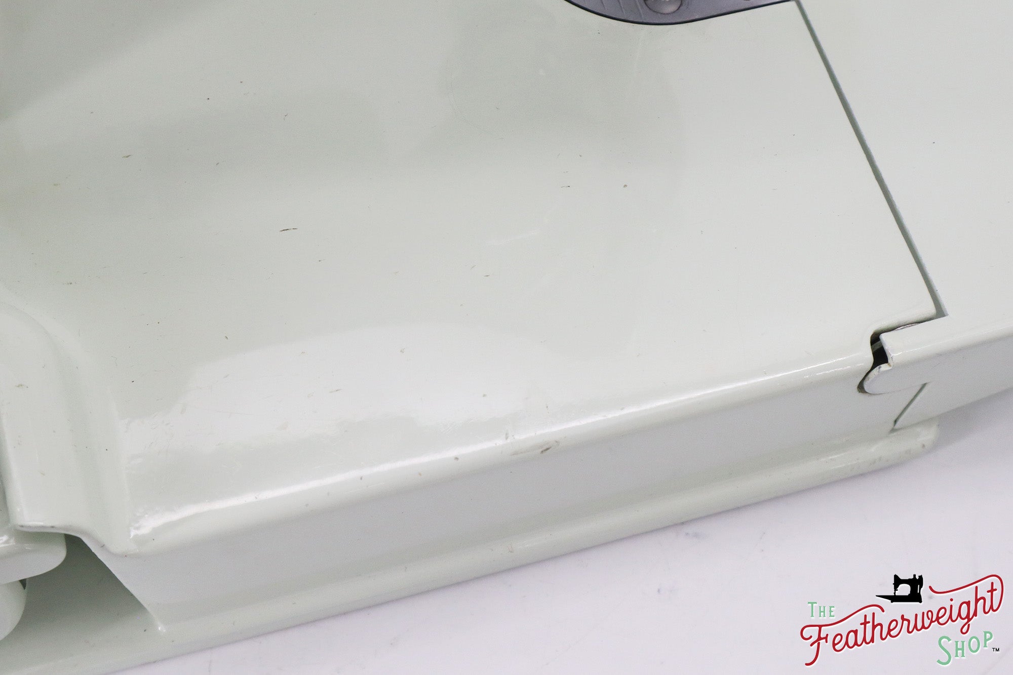 Singer Featherweight 221K Sewing Machine, WHITE EV9937** - RARE Case!