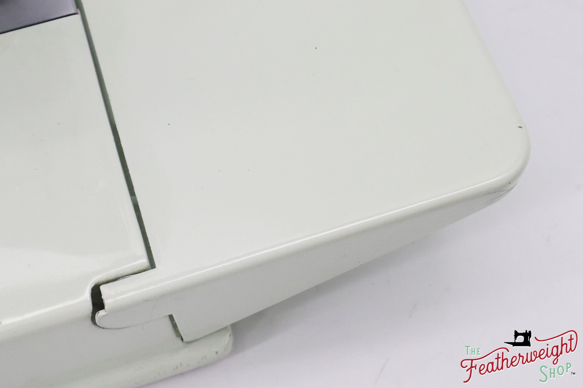 Singer Featherweight 221K Sewing Machine, WHITE EV9937** - RARE Case!