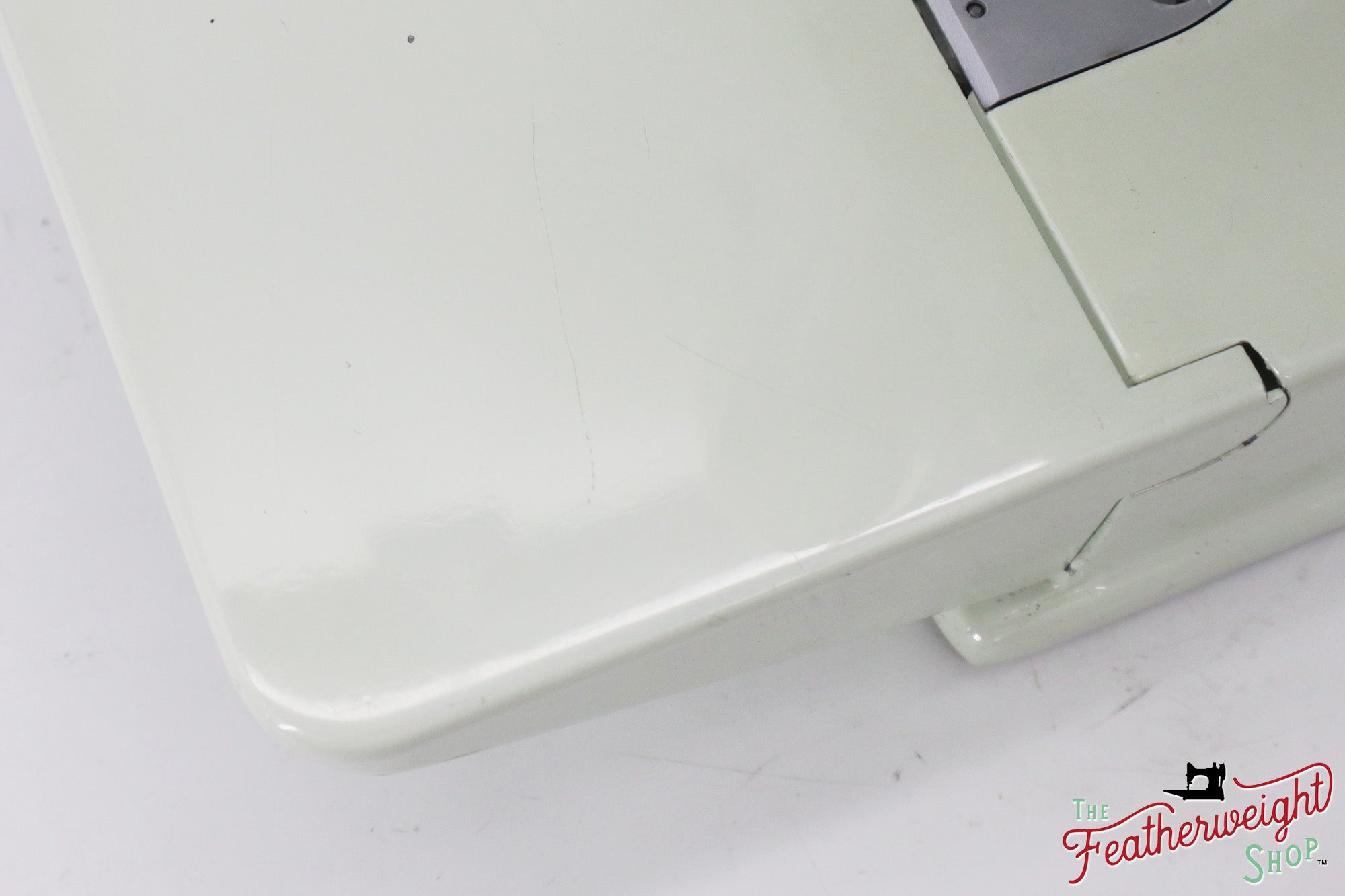 Singer Featherweight 221K Sewing Machine, WHITE EV9937** - RARE Case!