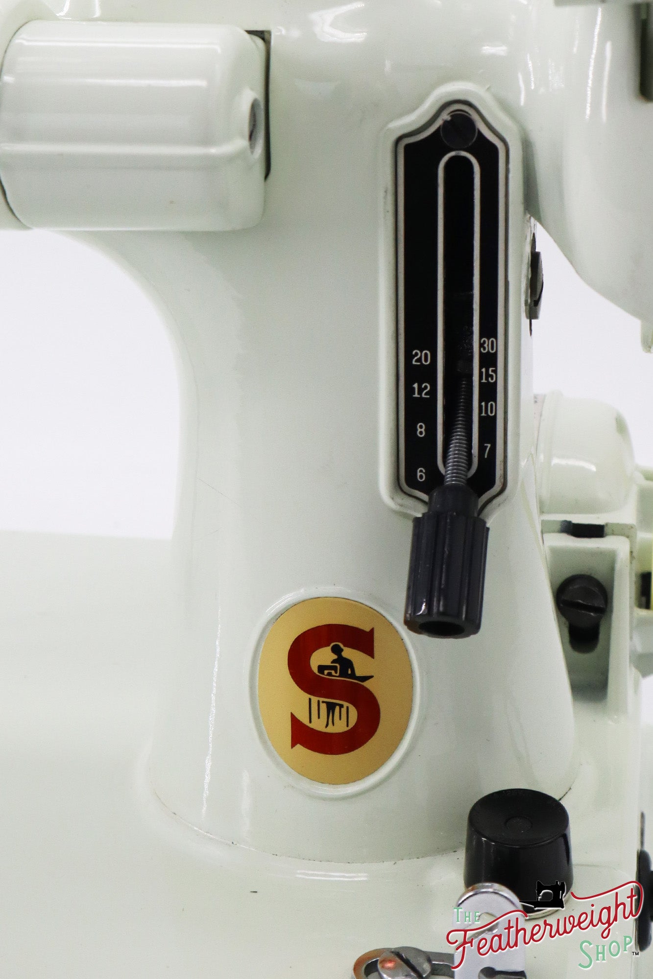 Singer Featherweight 221K Sewing Machine, WHITE EV9937** - RARE Case!