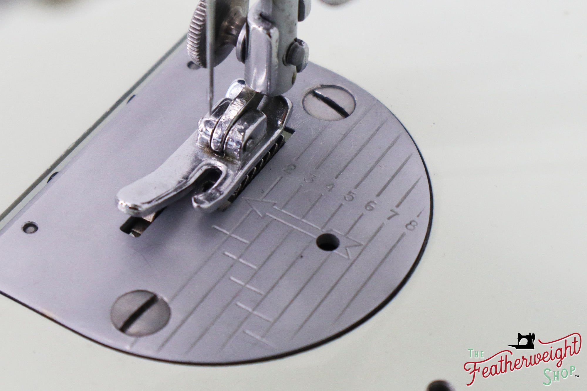 Singer Featherweight 221K Sewing Machine, WHITE EV9937** - RARE Case!