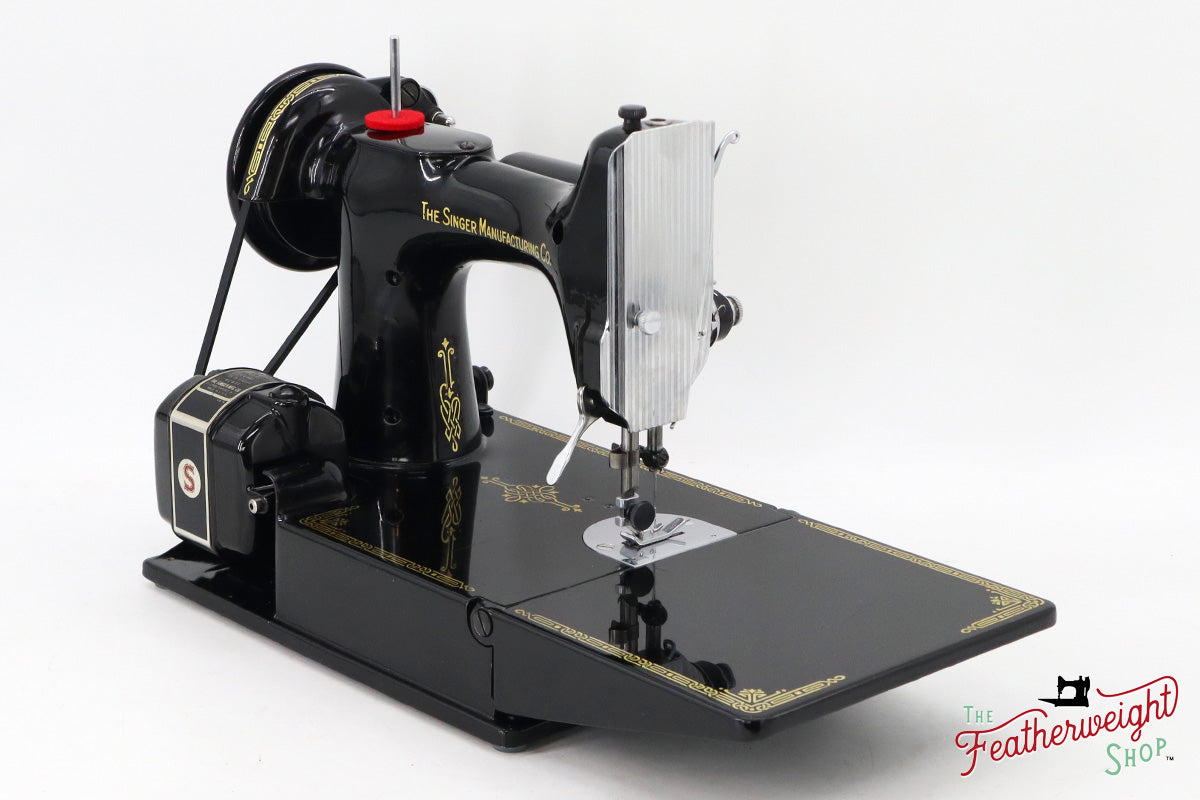 Singer Featherweight 221 Sewing Machine, Centennial: AK606***