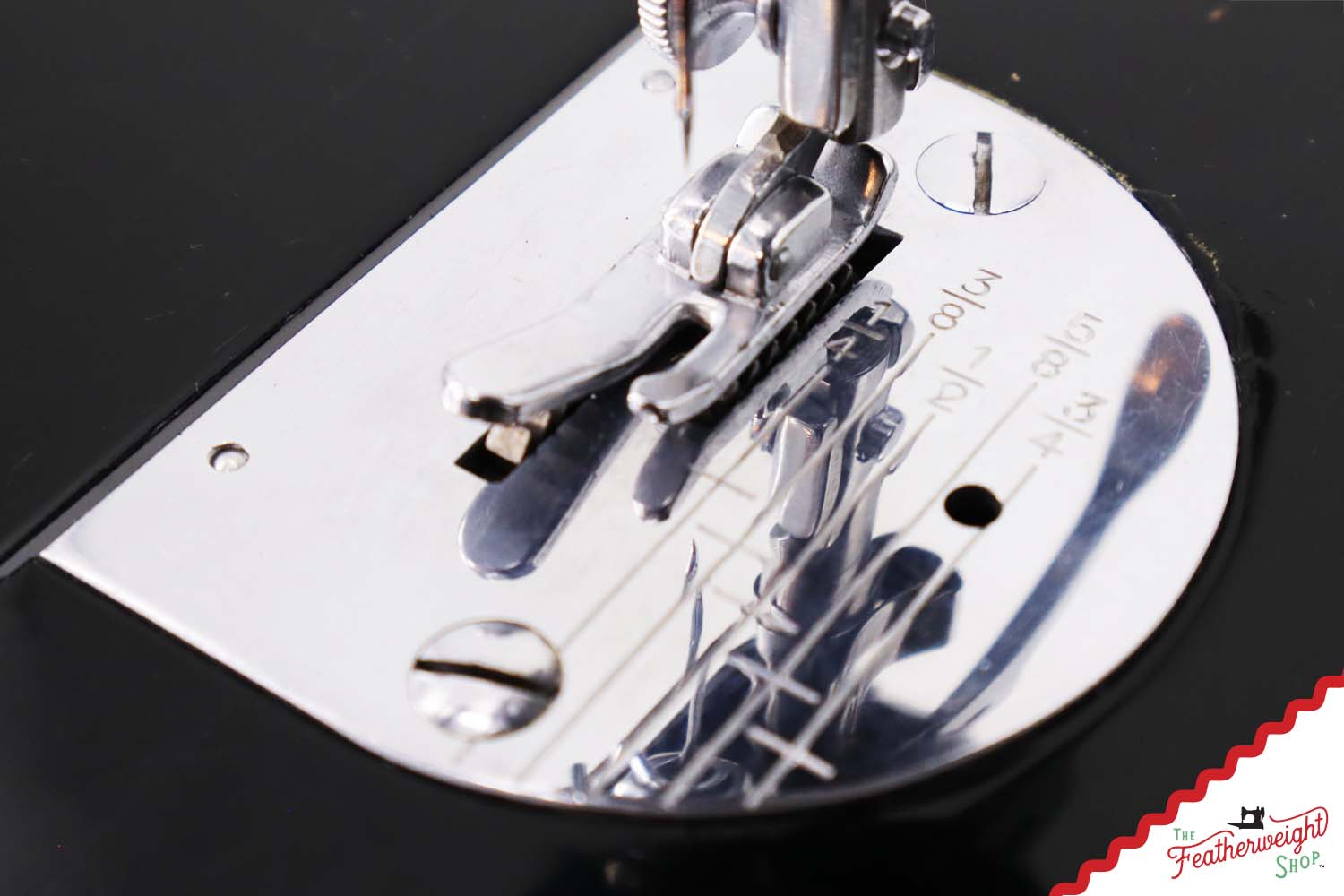 Singer Featherweight 221K Sewing Machine, 1957 - EM0203**