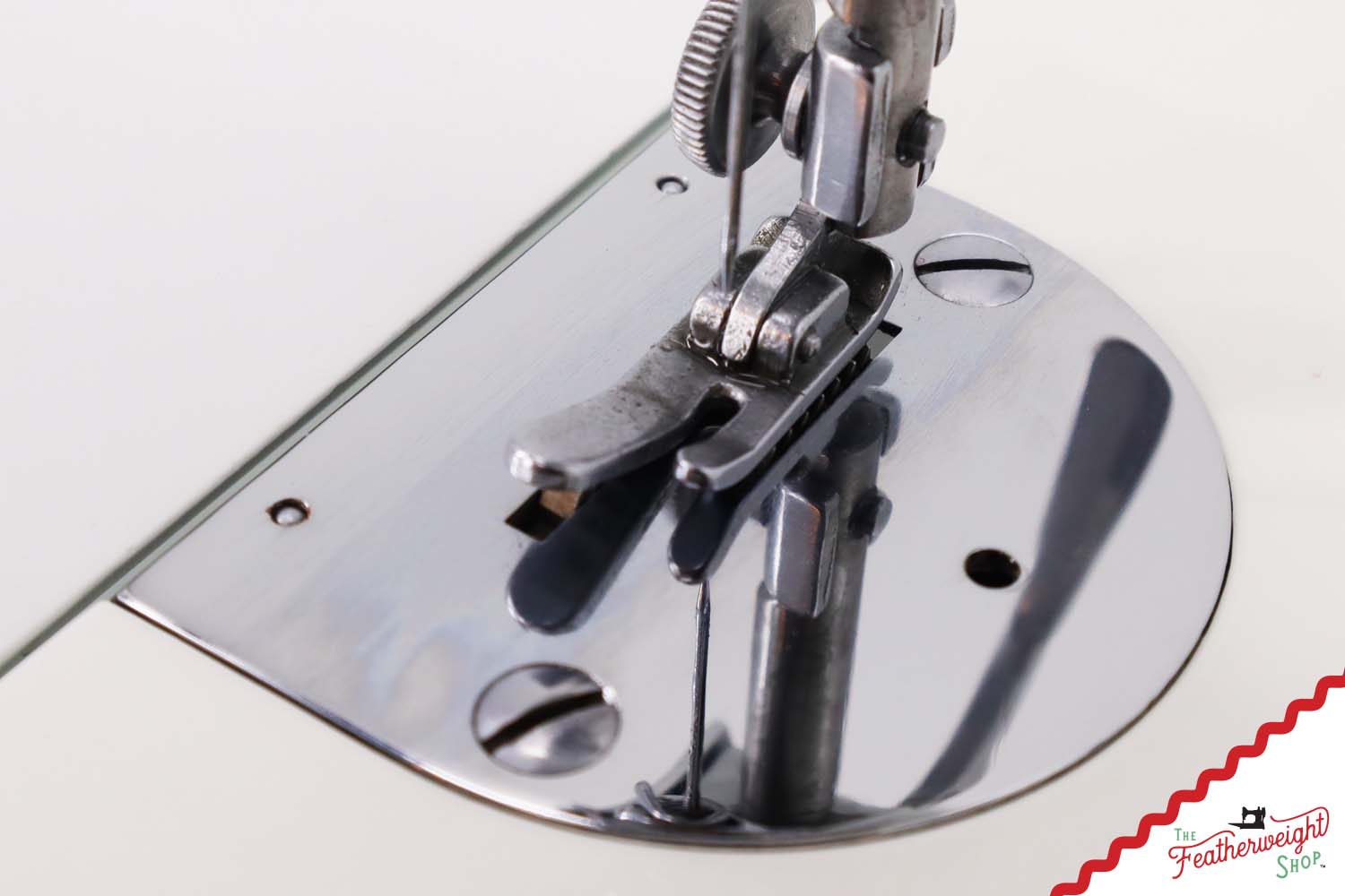 Featherweight 221K Sewing Machine, EE152*** - 1947