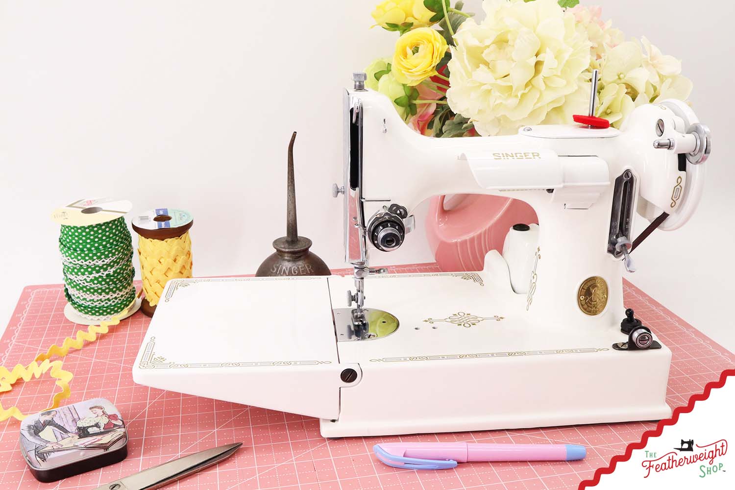 Featherweight 221K Sewing Machine, EE152*** - 1947