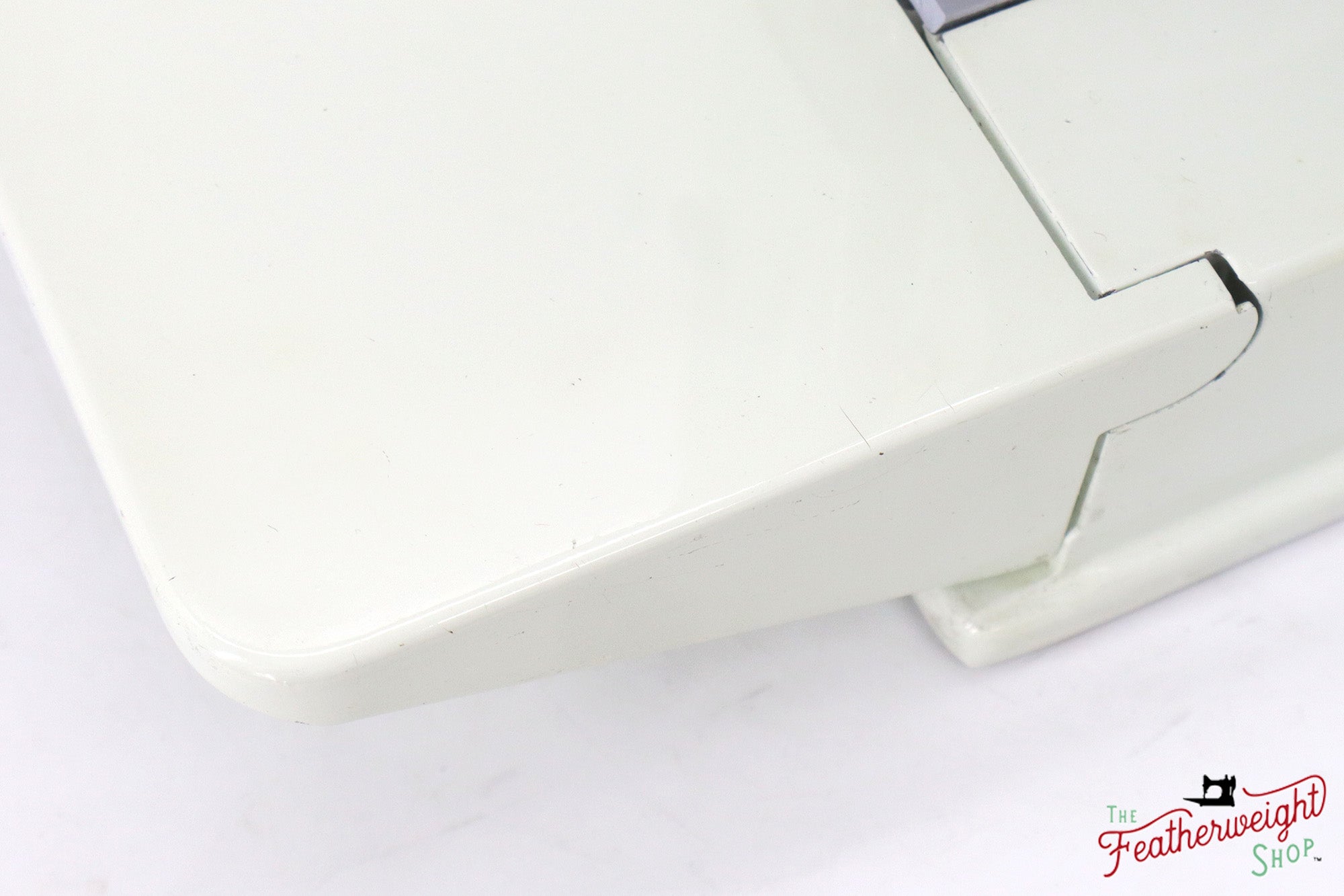 Singer Featherweight 221K Sewing Machine, British WHITE EW068***