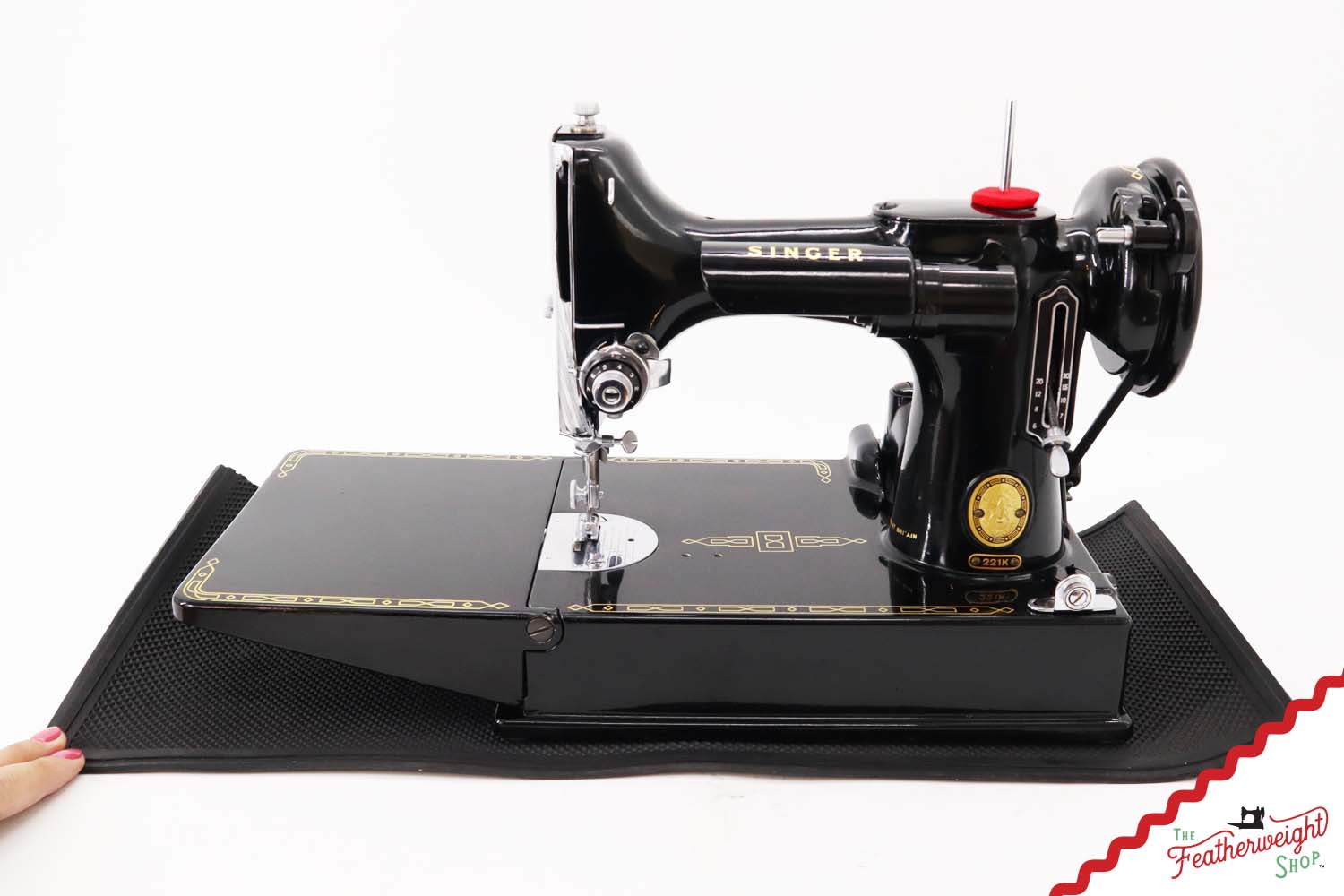 Singer Featherweight 221K Sewing Machine, 1957 - EM0203**