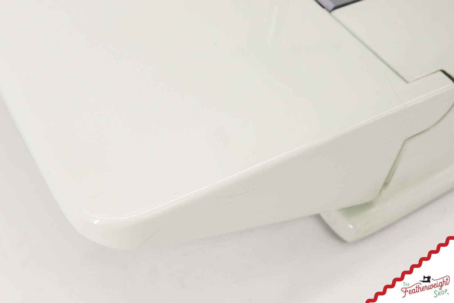 Singer Featherweight 221K Sewing Machine, WHITE - EY993***