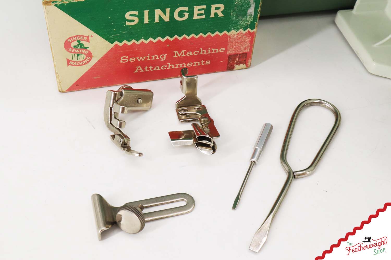 Singer Featherweight 221K Sewing Machine, WHITE - EY993***