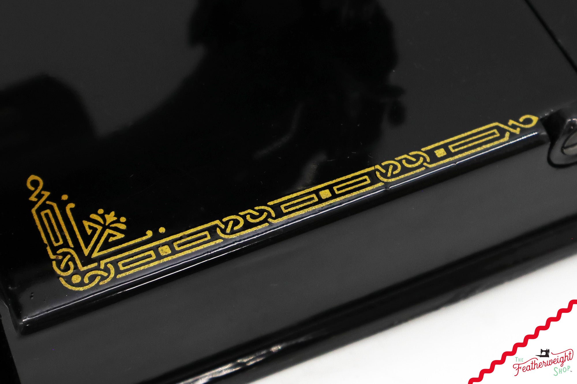 Singer Featherweight 221K Sewing Machine, French EF6885**