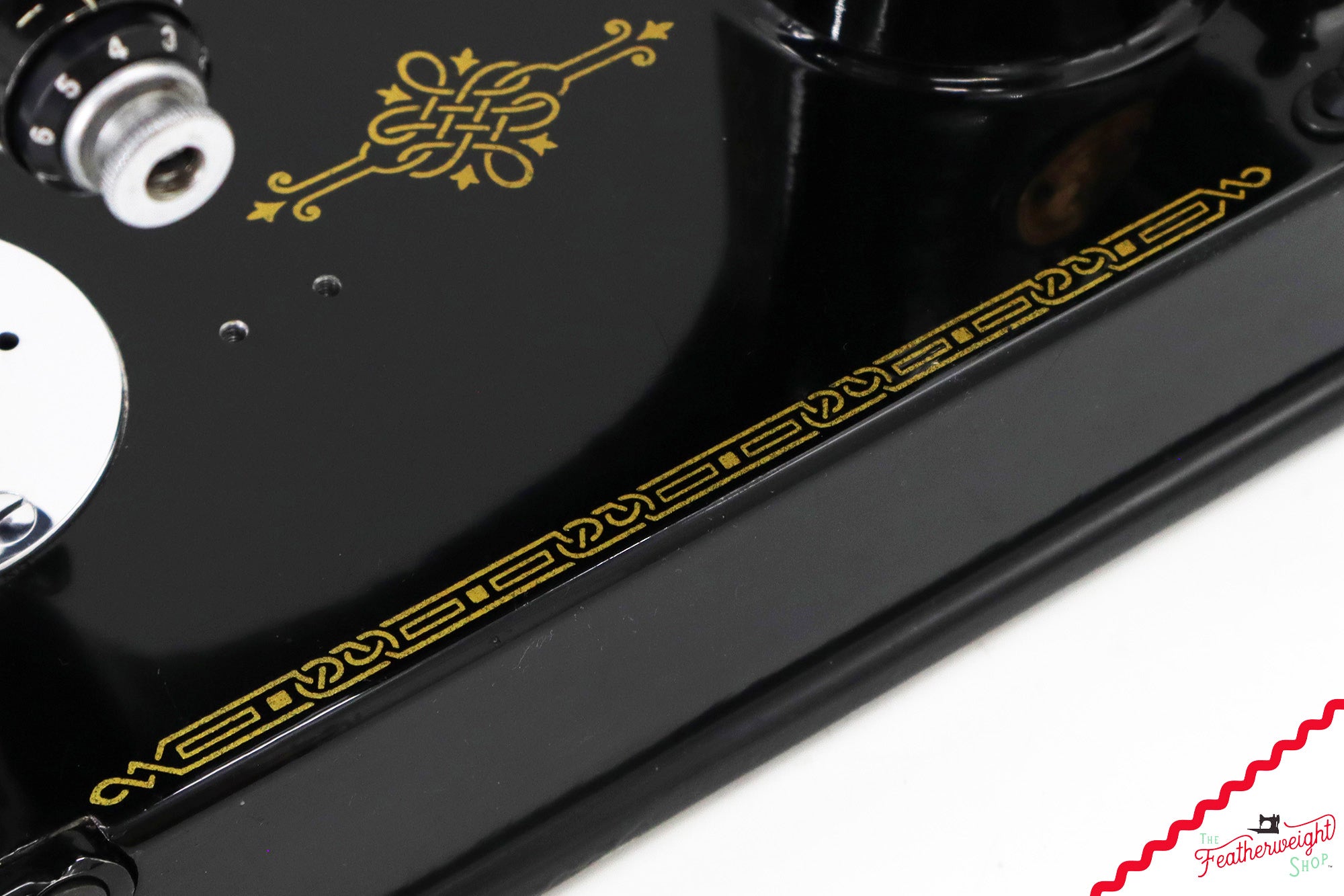 Singer Featherweight 221K Sewing Machine, French EF6885**