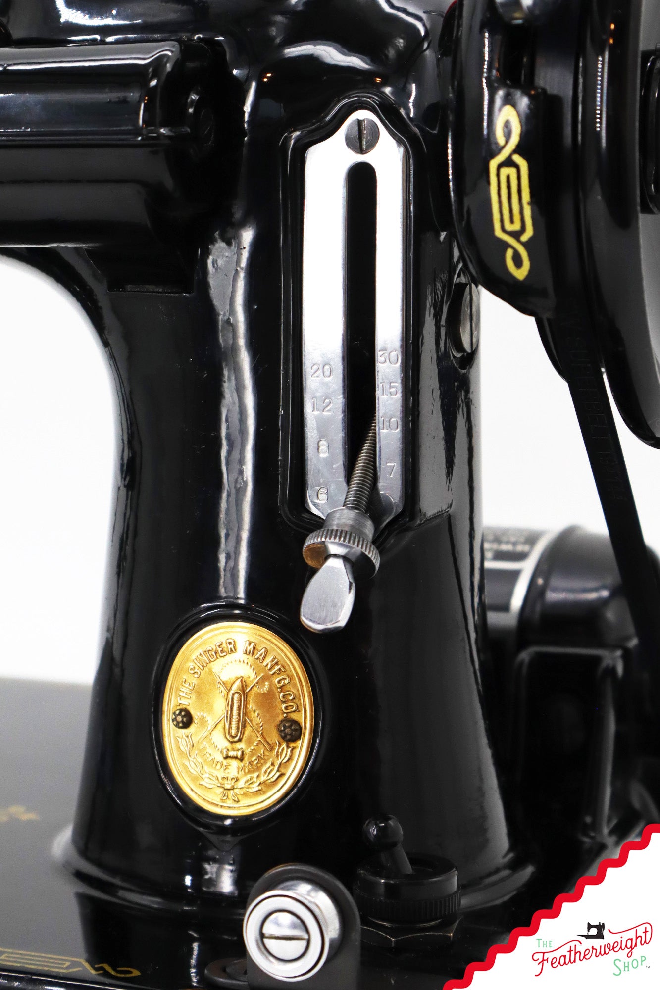 Singer Featherweight 221K Sewing Machine, French EF6885**