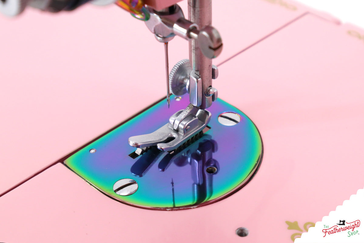 Singer Featherweight 221, EH133*** - Fully Restored in Pink Frosting