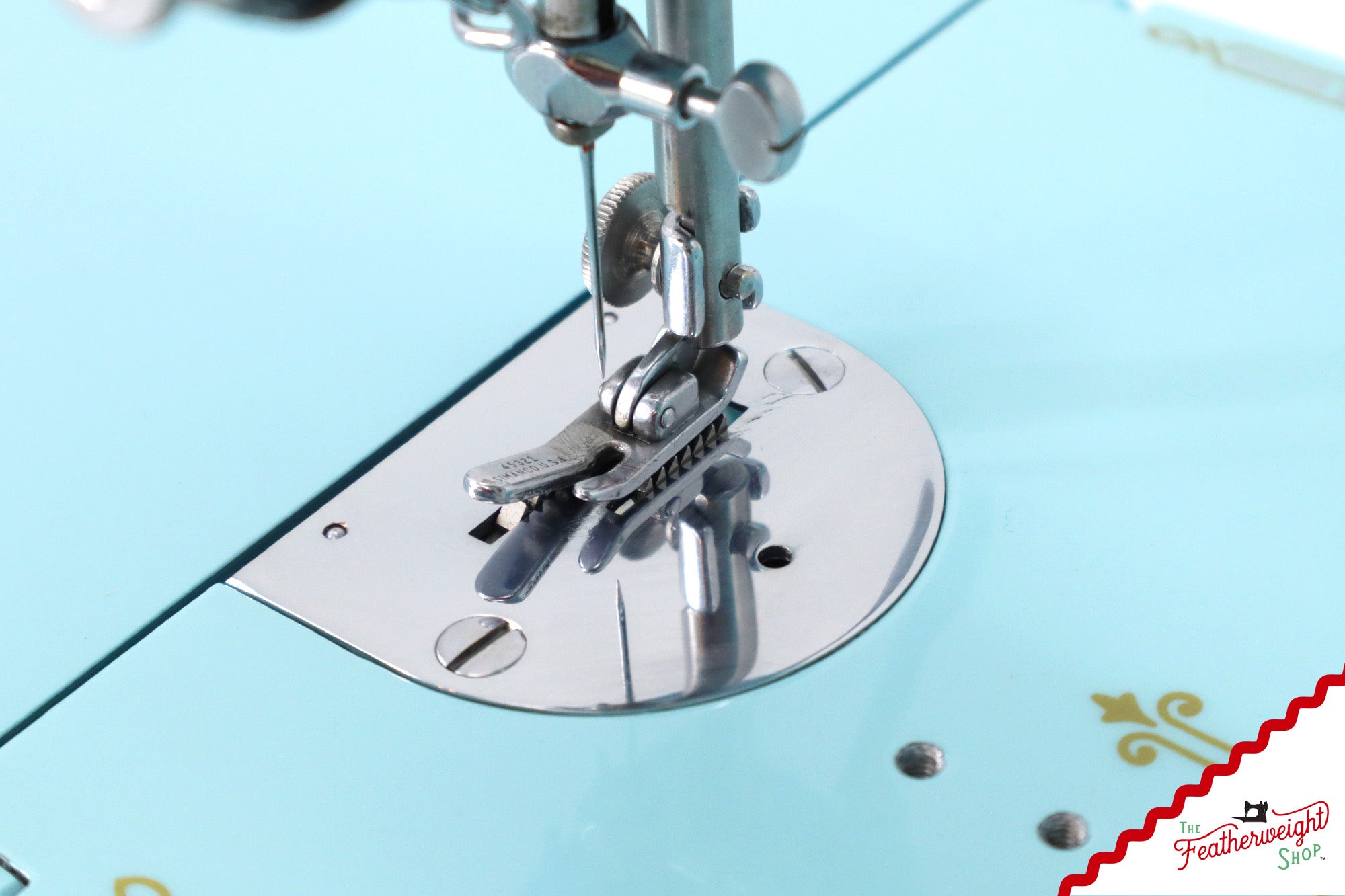 Singer Featherweight 221 - AK102*** - Fully Restored in Snowflake Blue