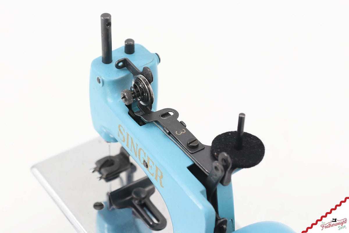 Singer Sewhandy Model 20 - Original Light Azure - RARE, October 2026