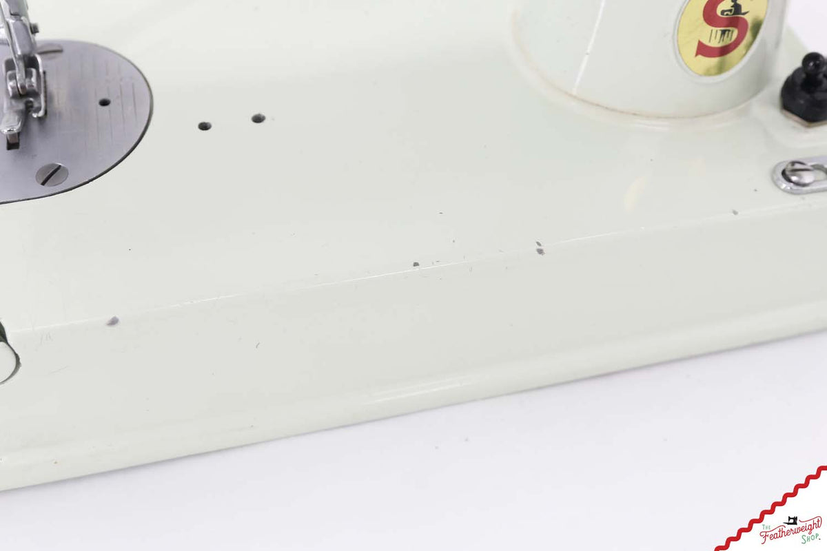 Singer Featherweight 221K Sewing Machine, WHITE EV9897** - RARE Case!