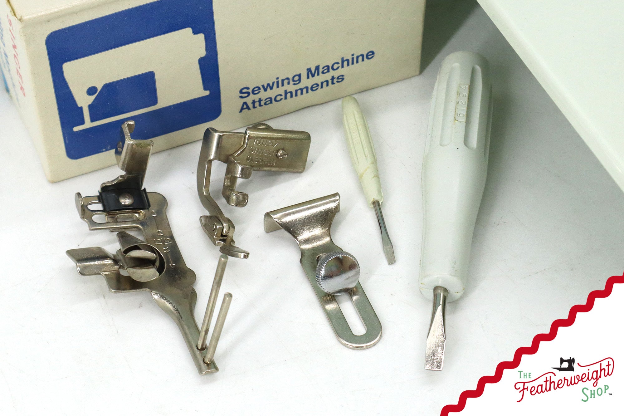 Singer Featherweight 221K Sewing Machine, British WHITE FA236***