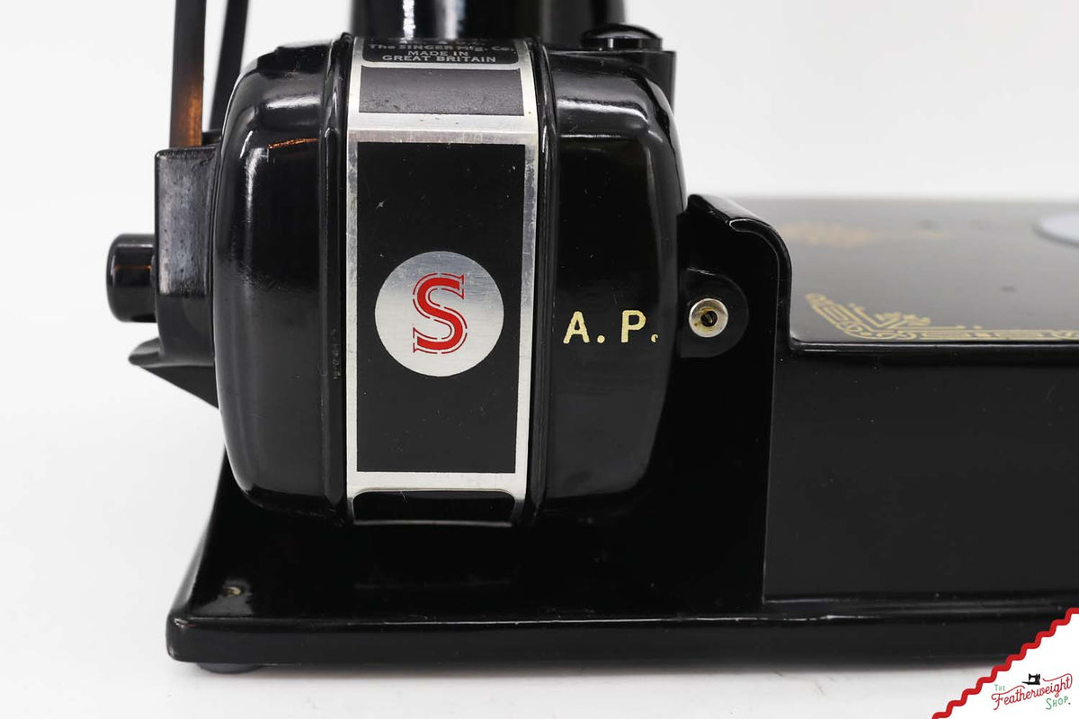 Singer Featherweight 221K Sewing Machine, French EG0774**