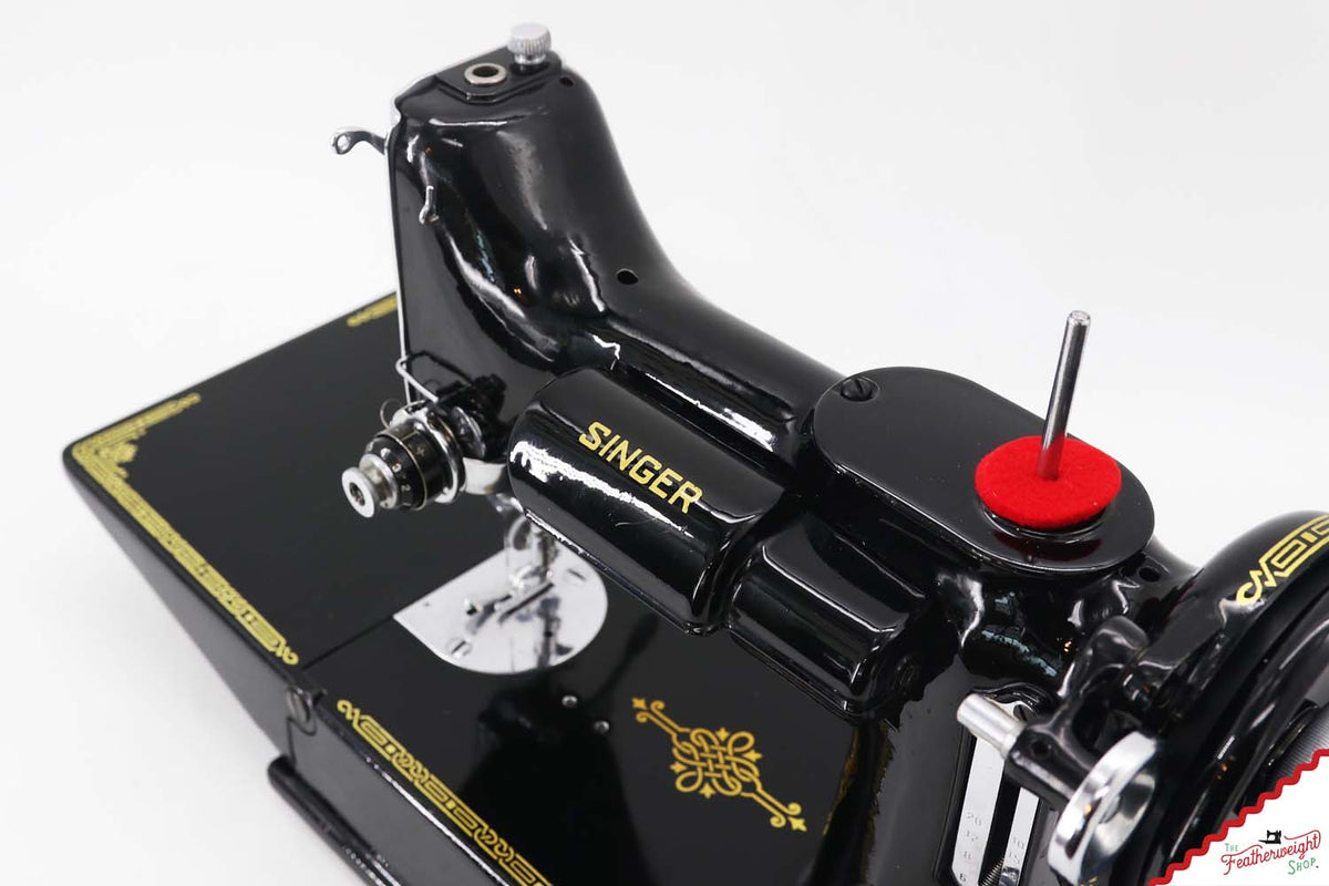 Singer Featherweight 221K Sewing Machine, French EG0774**