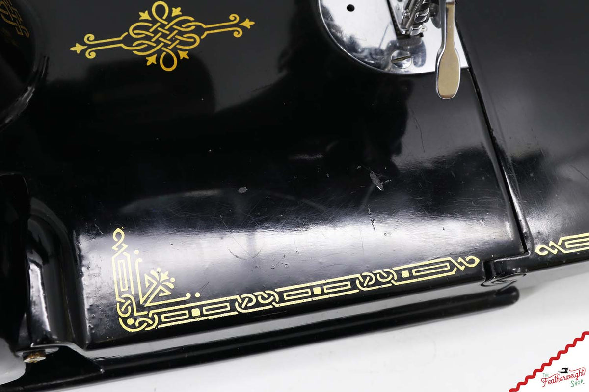 Singer Featherweight 221K Sewing Machine, French EG0774**