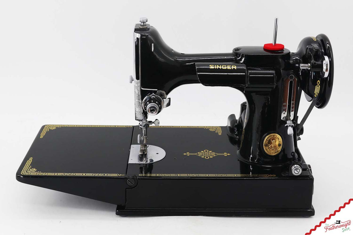 Singer Featherweight 221K Sewing Machine, French EG0731**