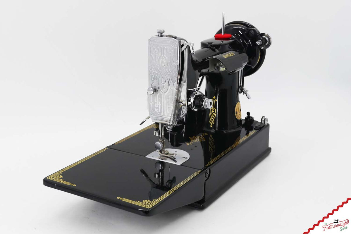 Singer Featherweight 221K Sewing Machine, French EG0731**