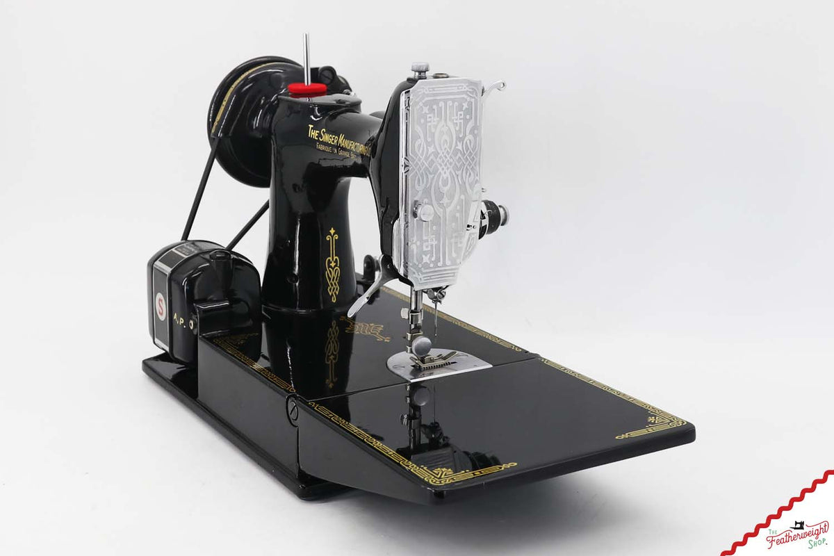 Singer Featherweight 221K Sewing Machine, French EG0731**
