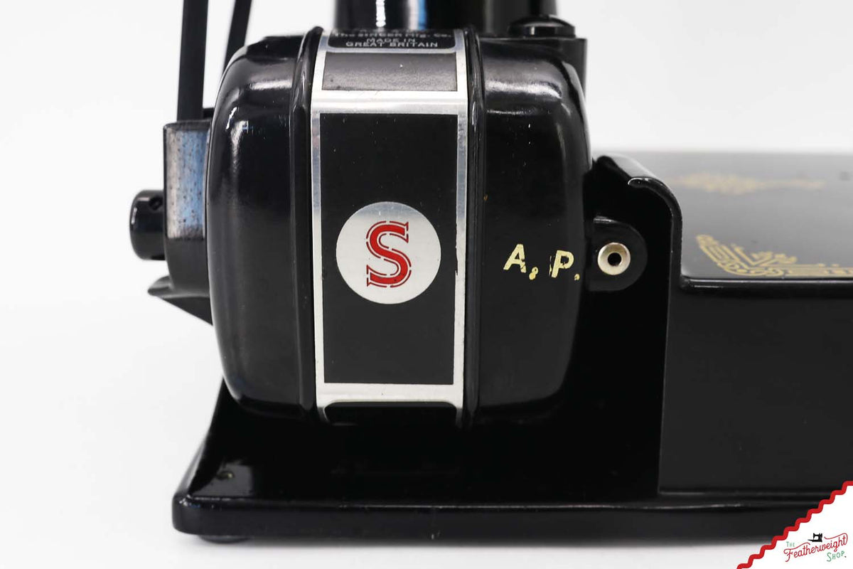 Singer Featherweight 221K Sewing Machine, French EG0731**