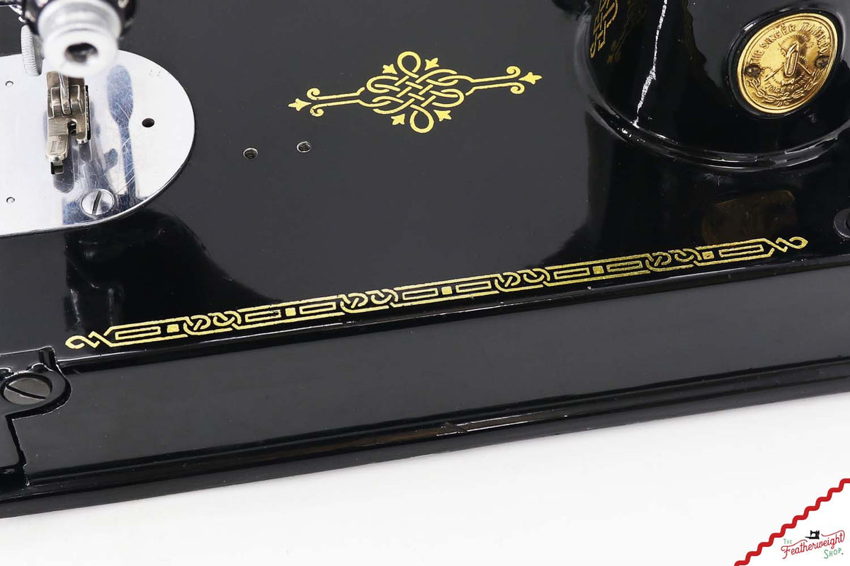 Singer Featherweight 221K Sewing Machine, French EG0731**